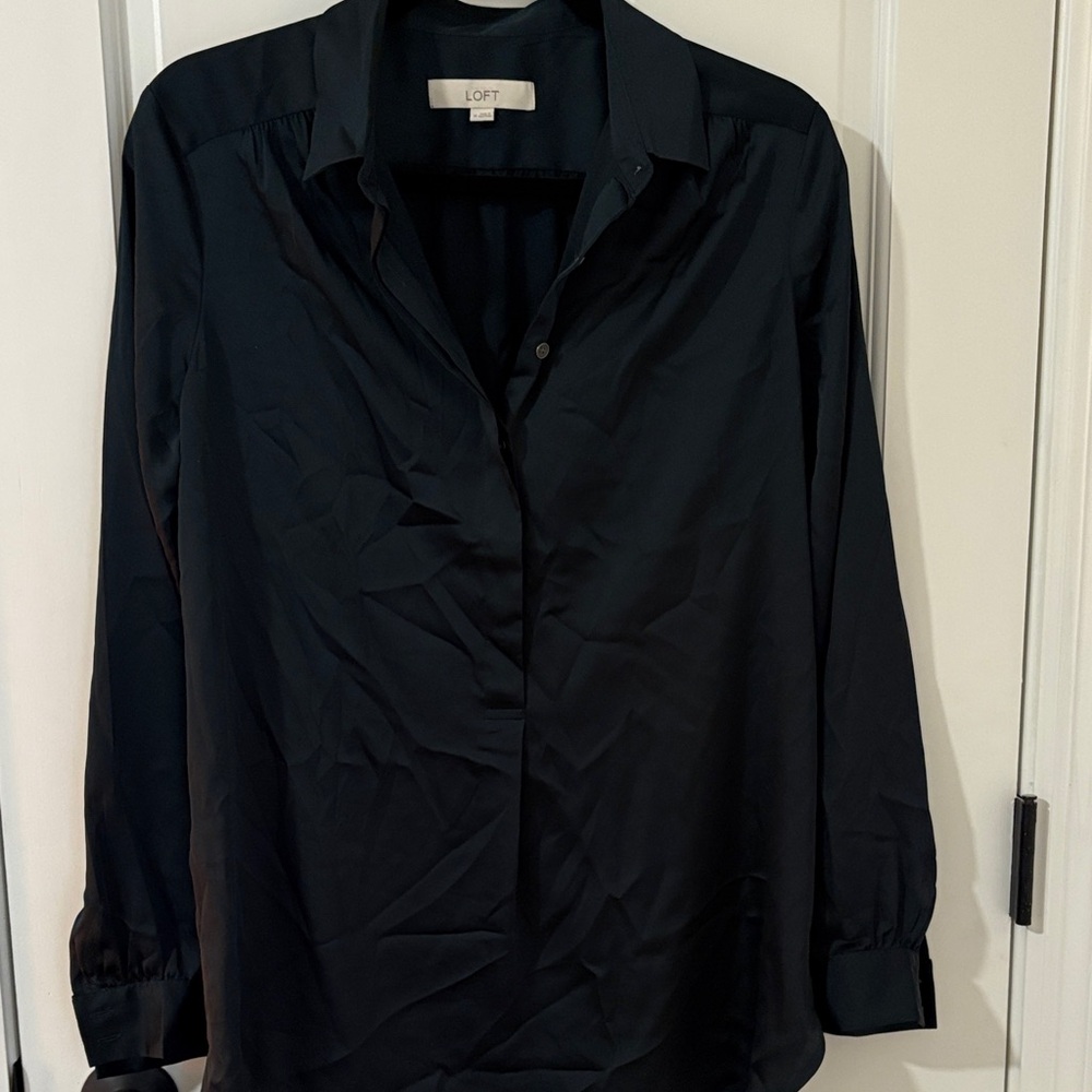 LOFT deep
Green blouse